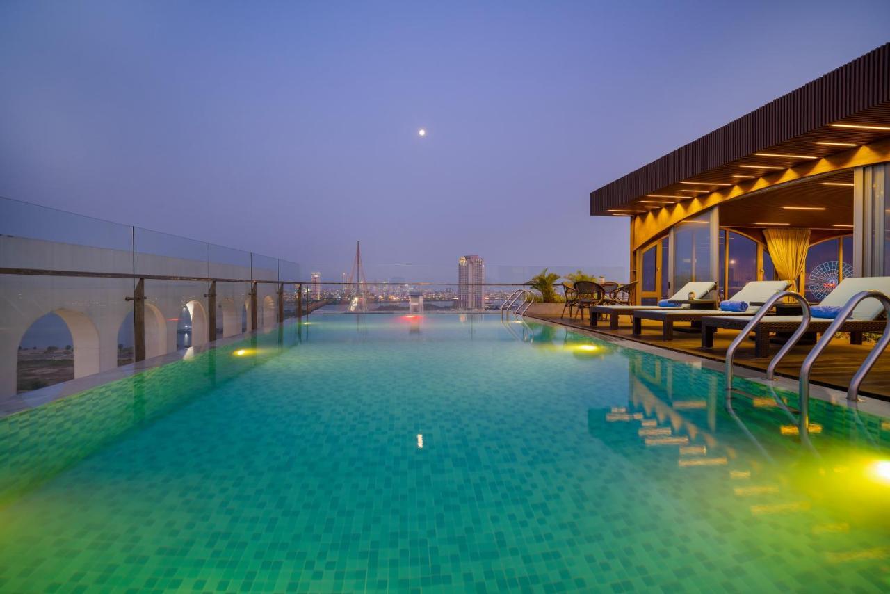 Gold Plaza Hotel Da Nang Bagian luar foto