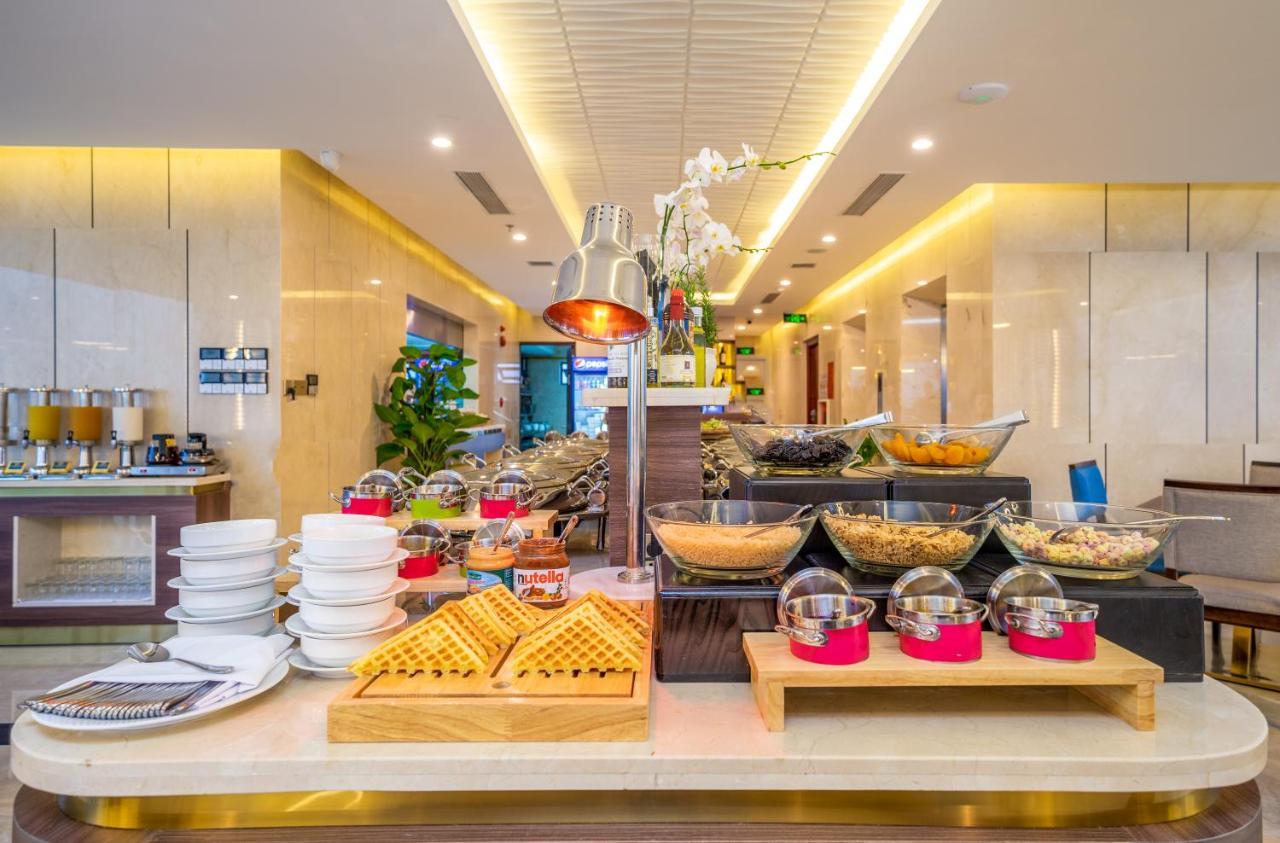 Gold Plaza Hotel Da Nang Bagian luar foto